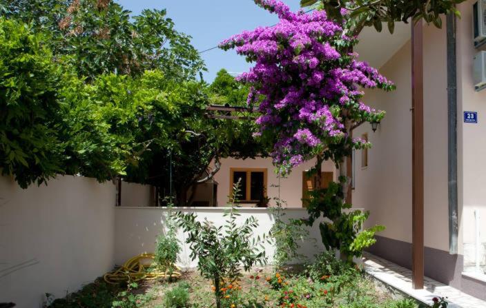 Apartments Beautiful Sandy Beach Split Exterior photo