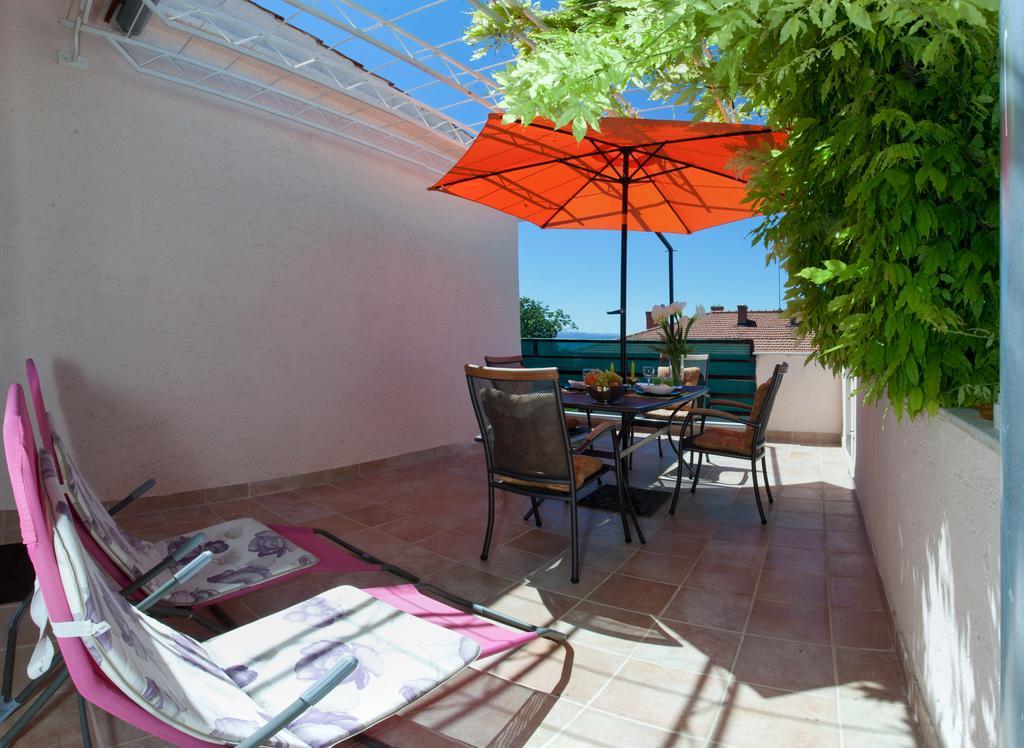 Apartments Beautiful Sandy Beach Split Exterior photo